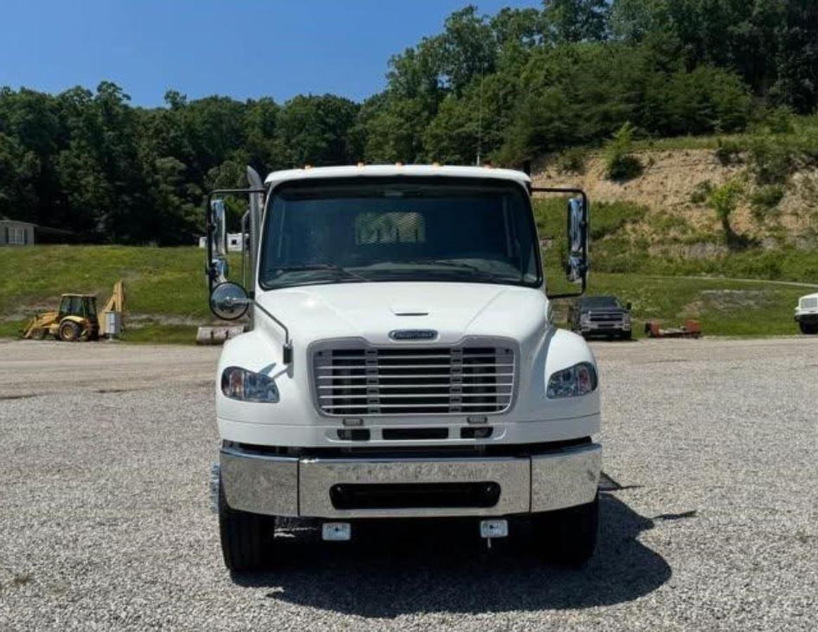 Used 2023 Freightliner Business Class M2 106