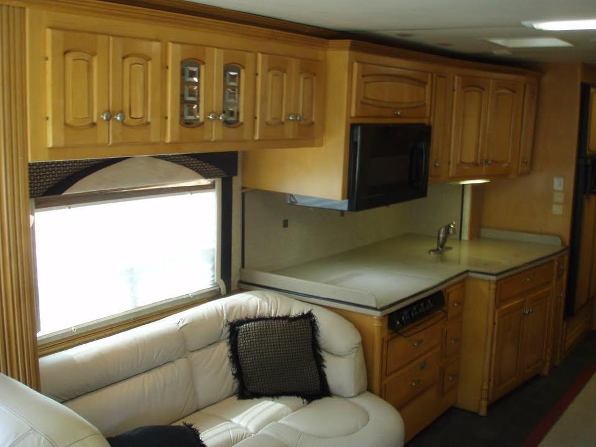 Used 2007 Newmar Dutch Star 4320 and Stacker Trailer