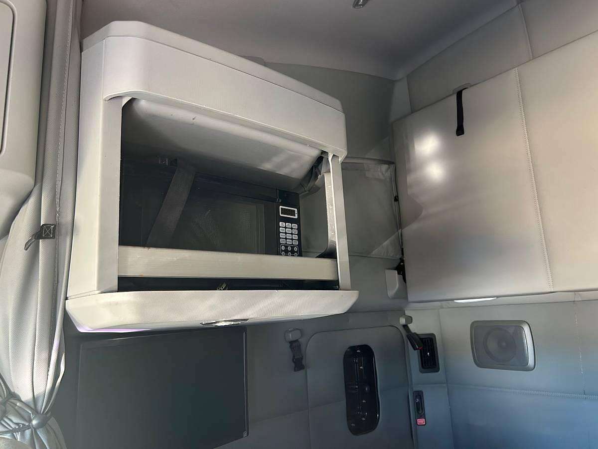 Used 2020 Kenworth T680 Sleeper Semi Truck