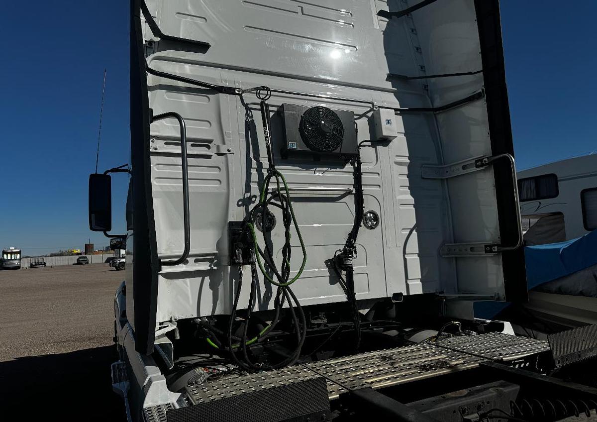 Used 2025 Volvo VNL 760 Sleeper Semi Truck