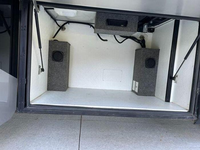 Used 2007 Fleetwood Revolution LE 40E