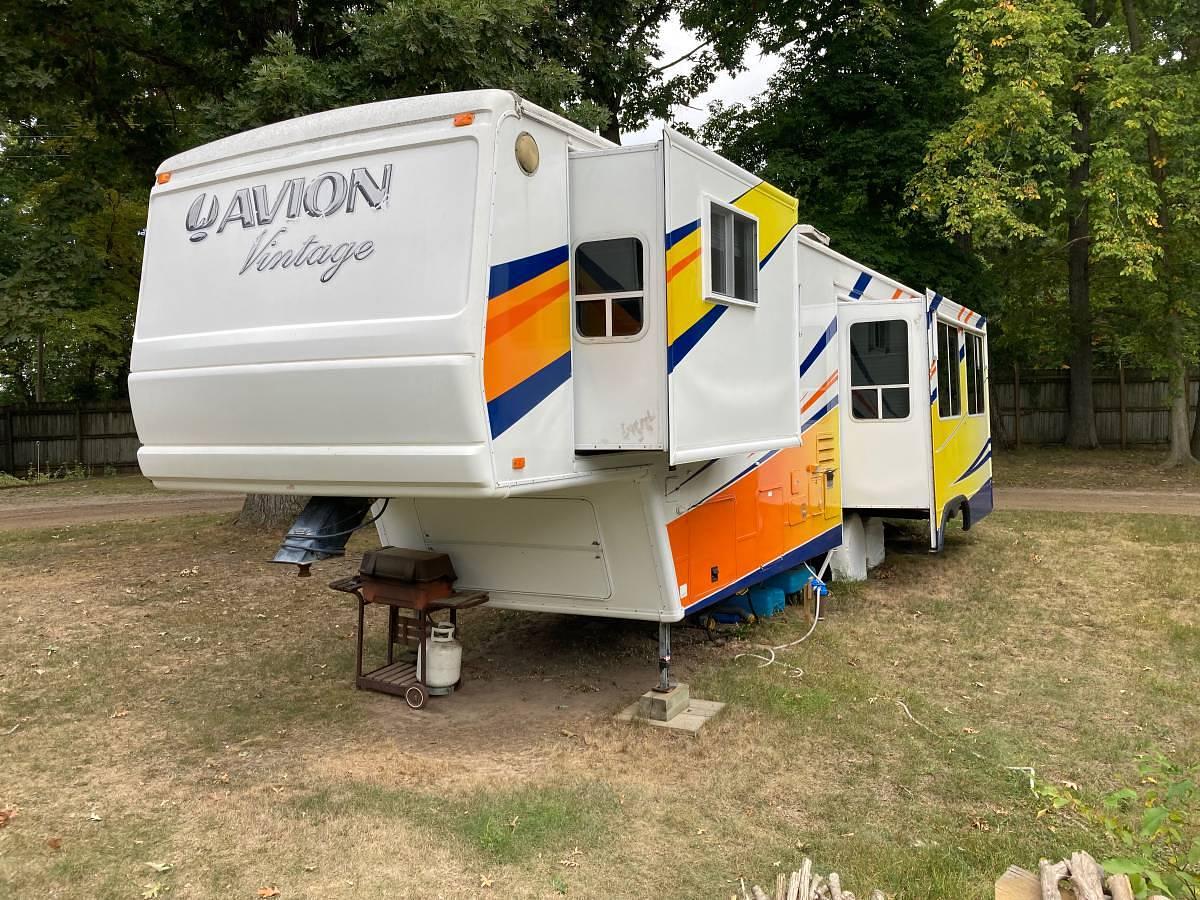 Used 2011 Fleetwood Avion