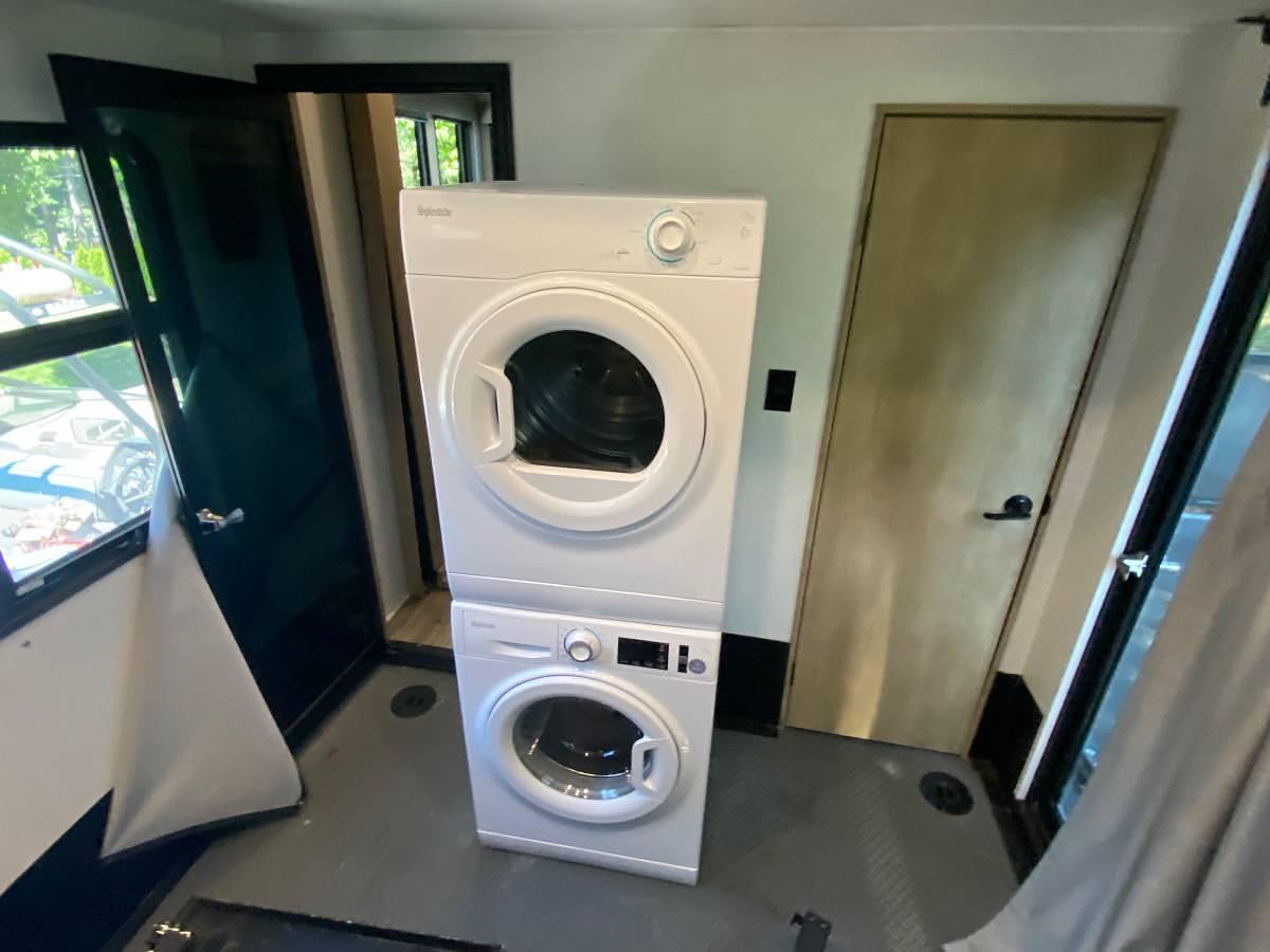 Used 2022 Keystone Raptor 429