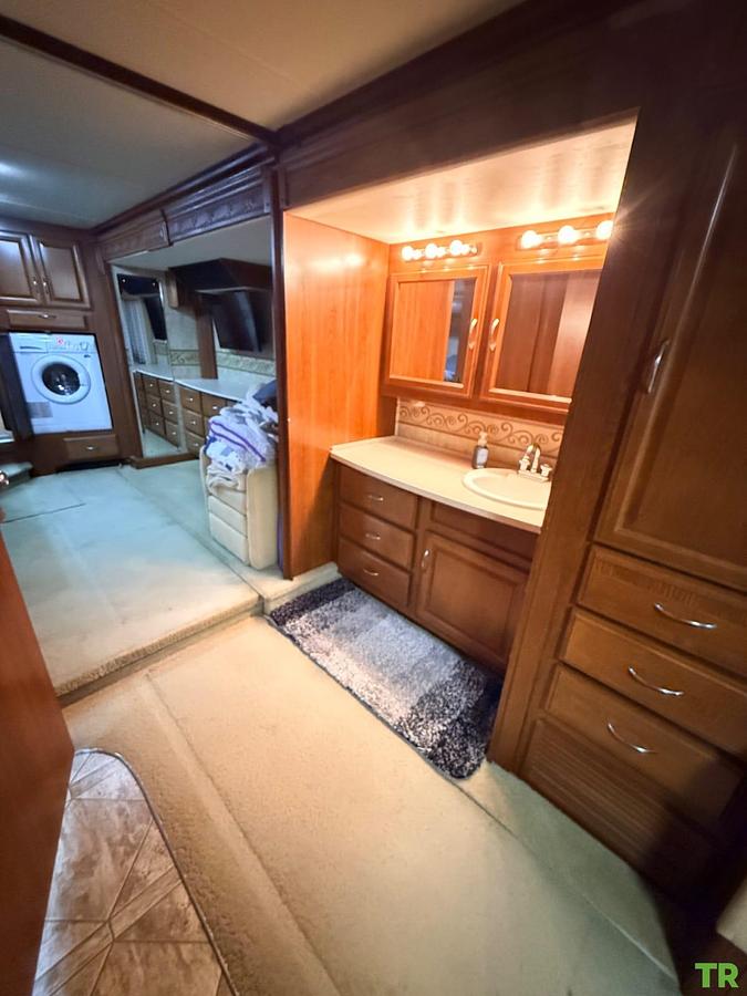 Used 2009 Fleetwood Expedition 38R Class A Diesel Pusher