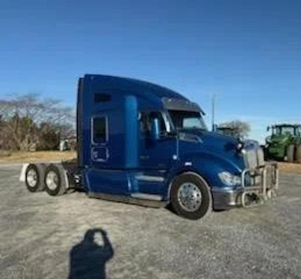 Used 2017 Kenworth T680 Sleeper Semi Truck