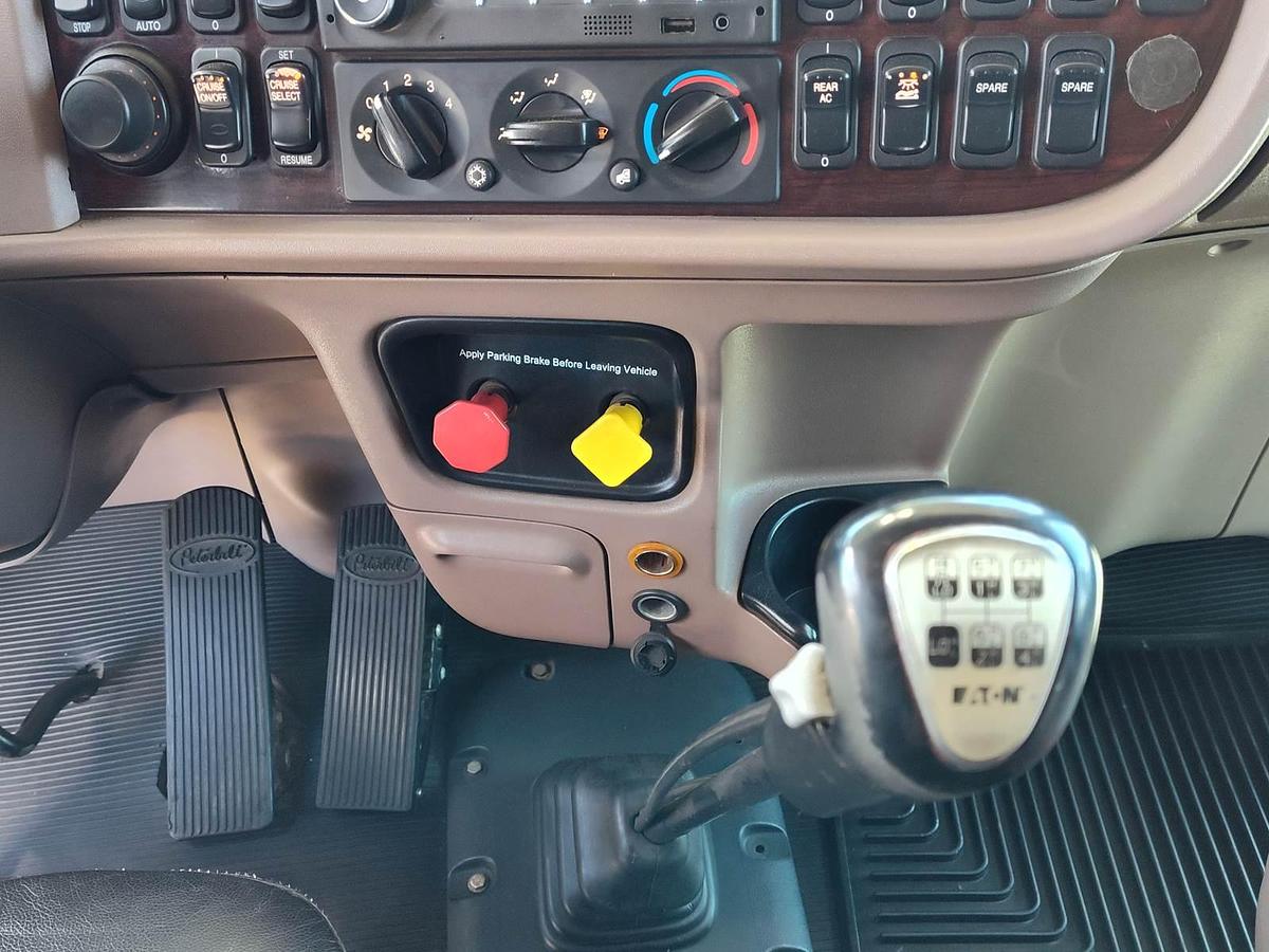 Used 2015 Peterbilt 389 Sleeper Semi Truck