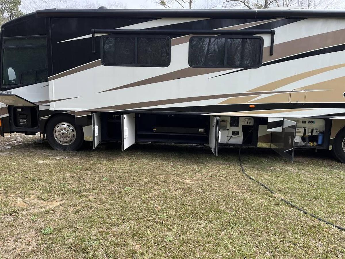 Used 2013 Winnebago Tour 42QD Class A Motorhome