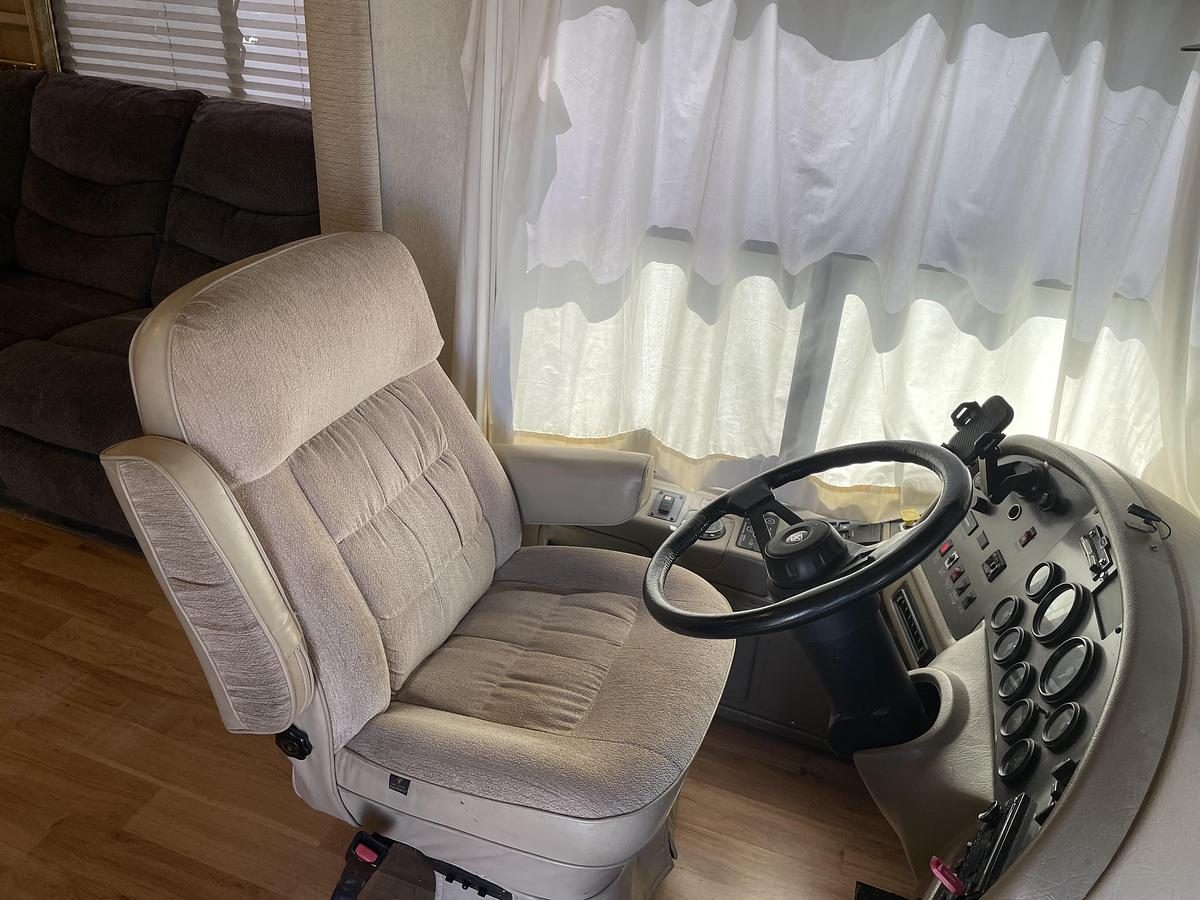 Used 2002 National Tradewinds Class A Motorhome