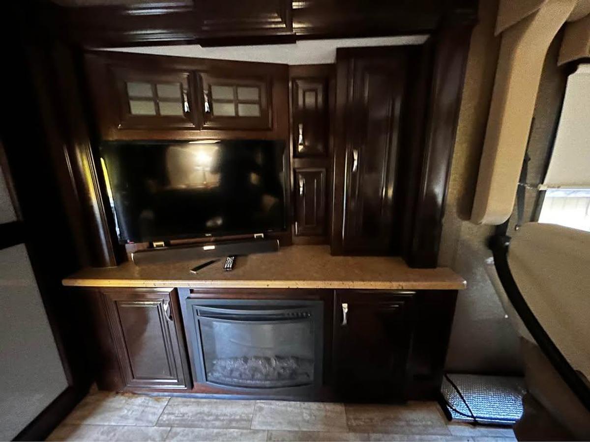 Used 2016 Thor Motor Coach 37KT