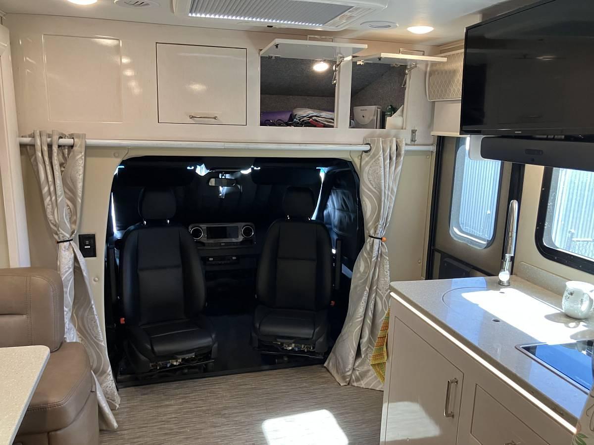 Used 2022 Renegade Vienna 25FWS