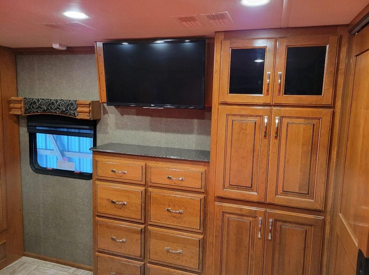 Used 2017 Fleetwood Discovery 39G