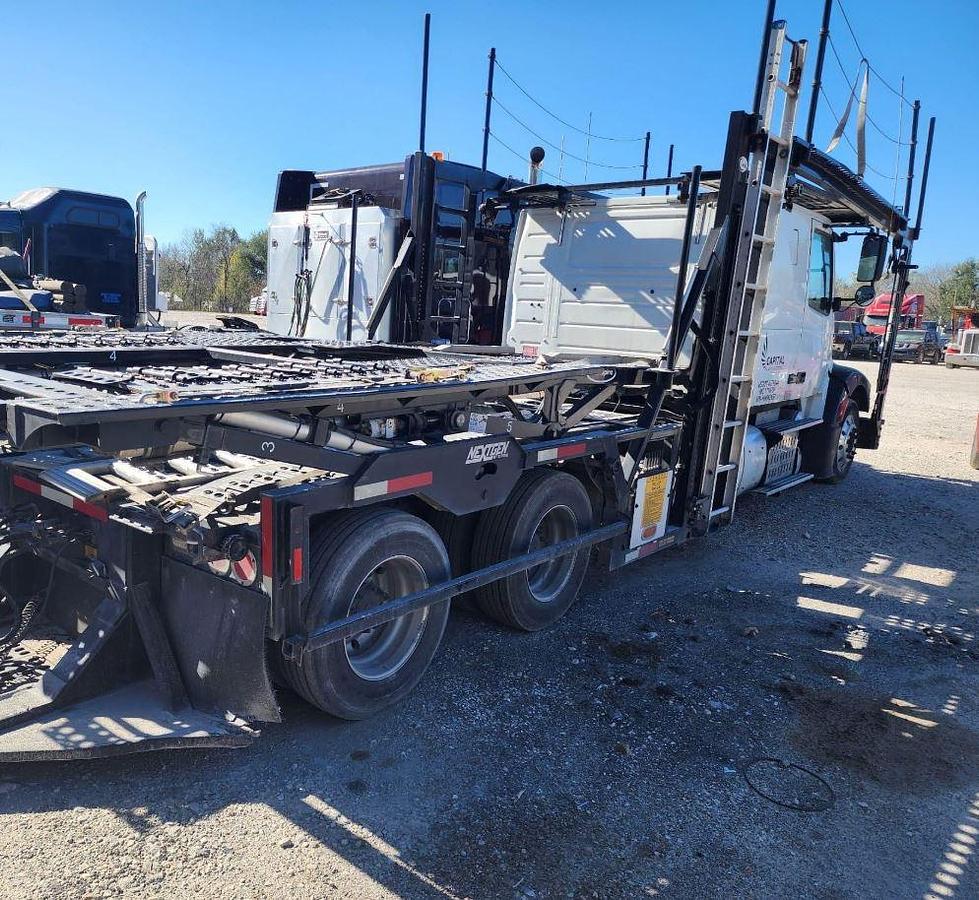 Used 2017 Volvo VAH64600 9 Car Hauler