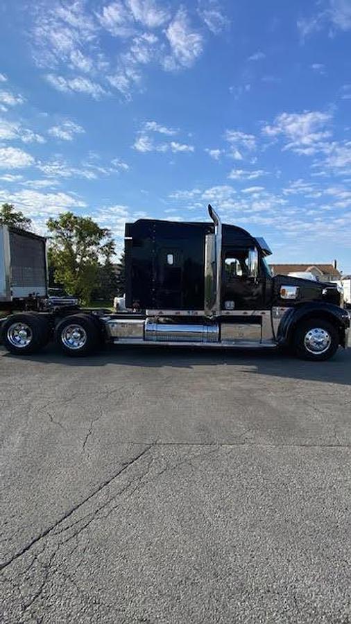 Used 2011 Freightliner Coronado 132
