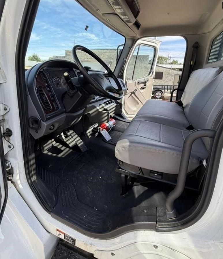 Used 2019 Freightliner Business Class M2 106