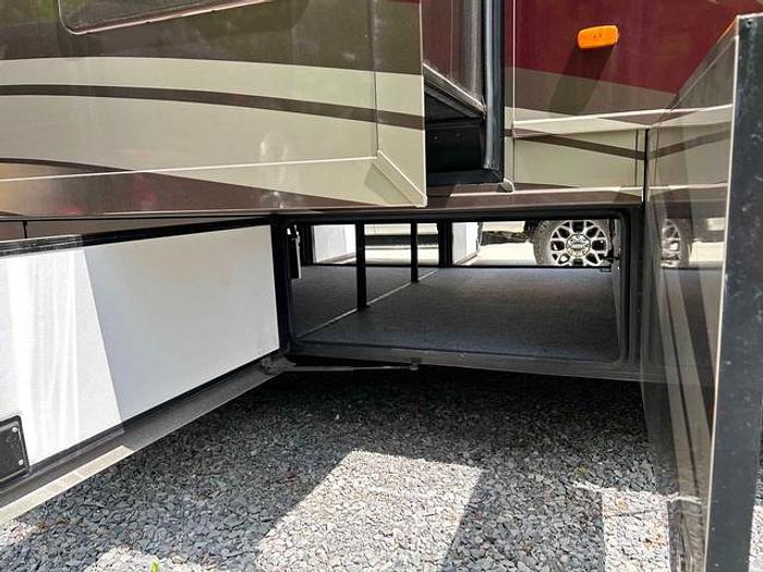 Used 2014 Newmar Ventana LE 3849