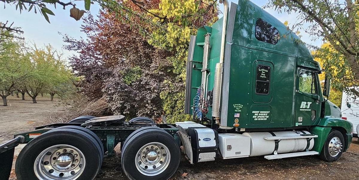Used 2002 Freightliner Century 120