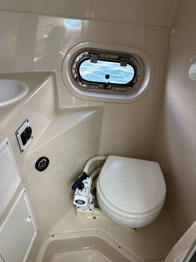 Used 2004 Four Winns 248 Vista