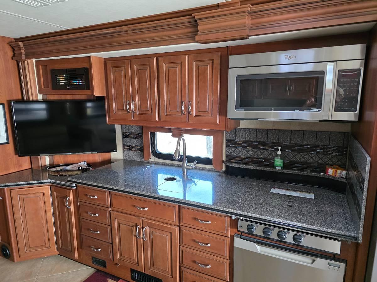 Used 2015 Fleetwood Discovery 40G Class A Motorhome