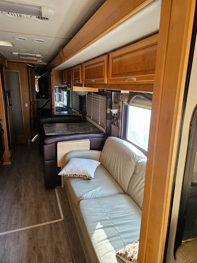 Used 2006 Fleetwood Discovery 39V