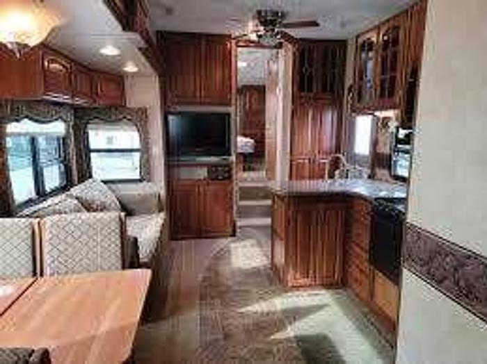 Used 2011 Keystone Avalanche 320RK