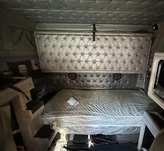 Used 2001 INTERNATIONAL 9900