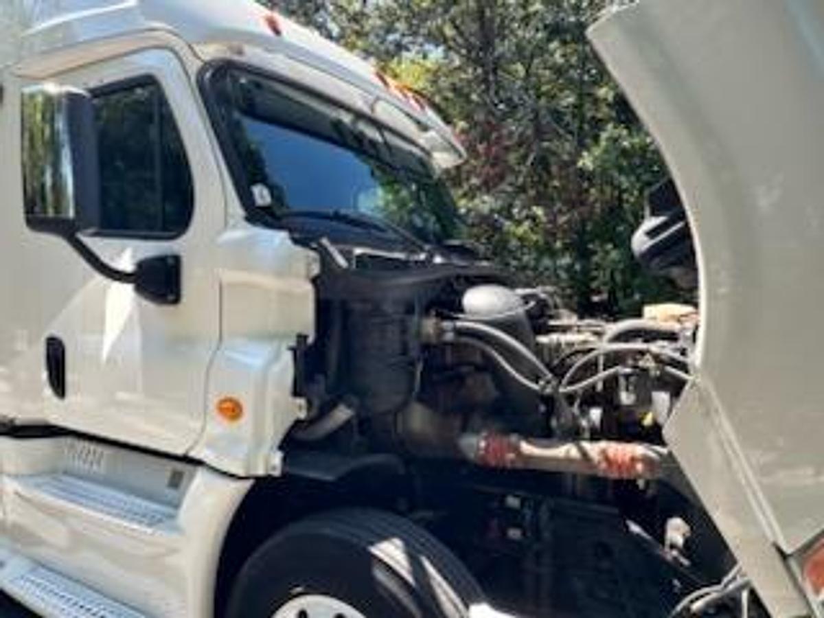 Used 2013 Freightliner Cascadia 125