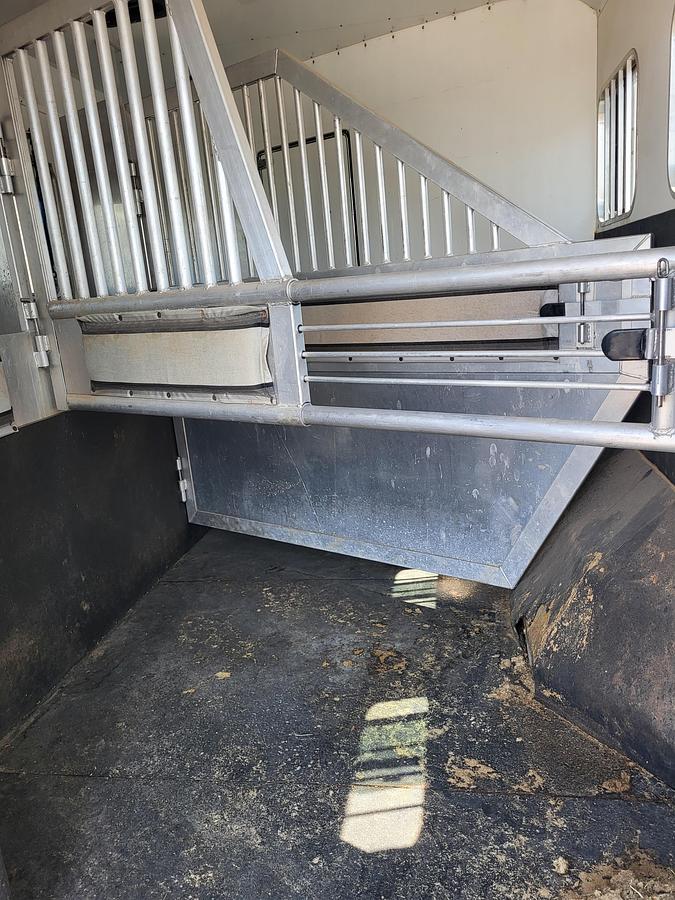 Used 2004 Sooner Horse Trailer