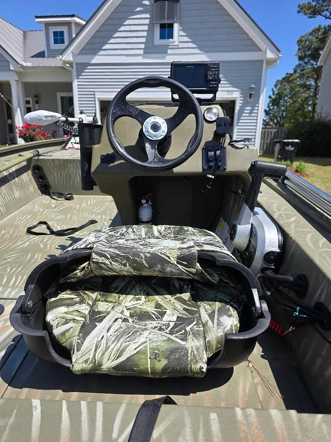 Used 2024 Grizzly Tracker Fishing Boat