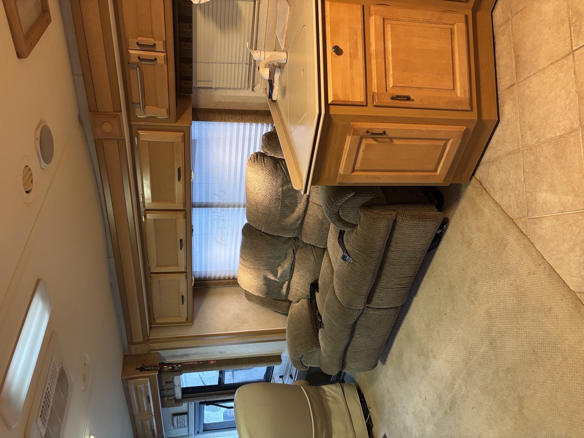 Used 2004 Safari Sahara 40DST