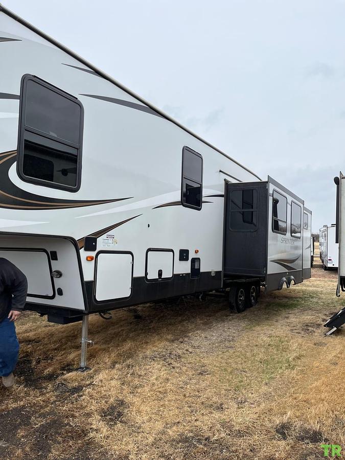 Used 2021 Keystone Sprinter Limited 3620FWLBH Fifth Wheel – Bunkhouse – Washer & Dryer – Custom Skirting – Full-Time Ready