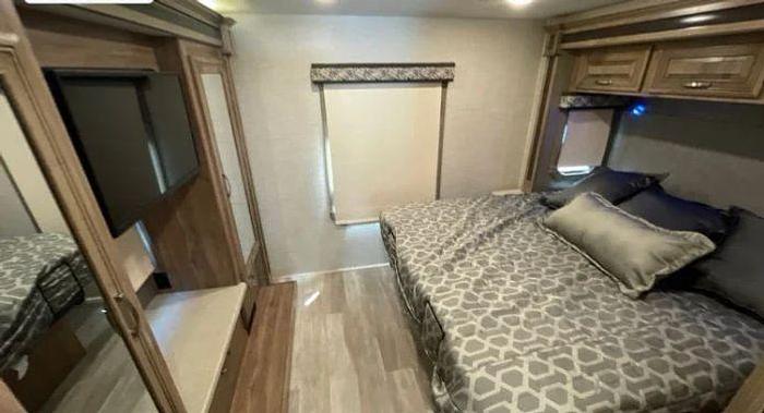 Used 2021 Jayco Seneca 37K