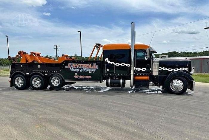 Used 2005 Peterbilt 379 Wrecker Tow Truck