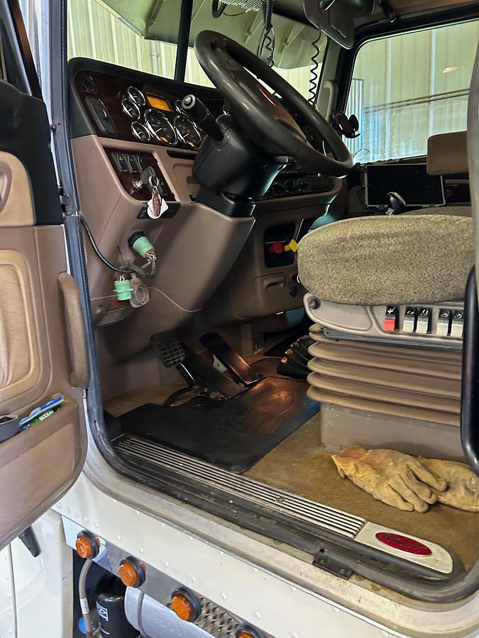 Used 2013 Peterbilt 389