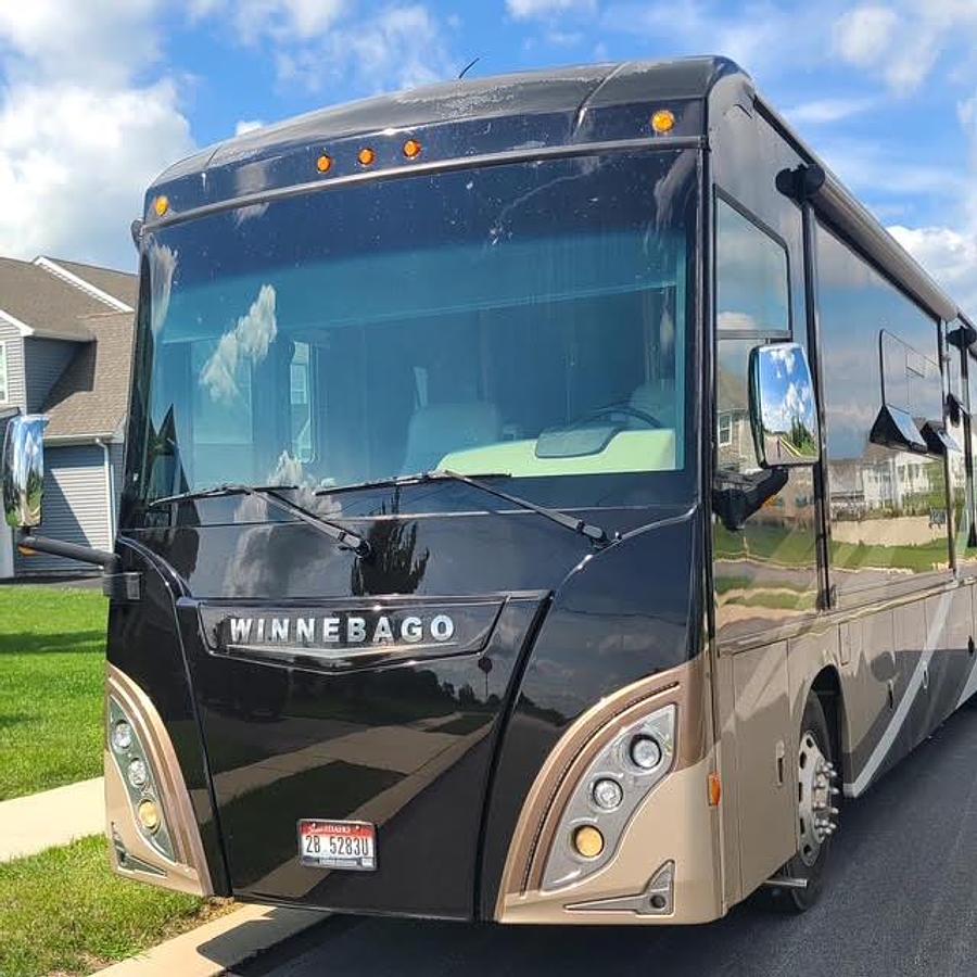 Used 2016 Winnebago Journey 40R Diesel Pusher