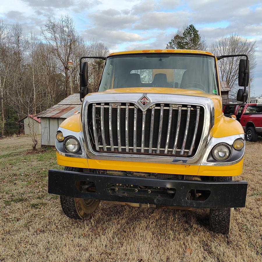 Used 2011 Petersen TL3 Lightning Loader Grapple Truck