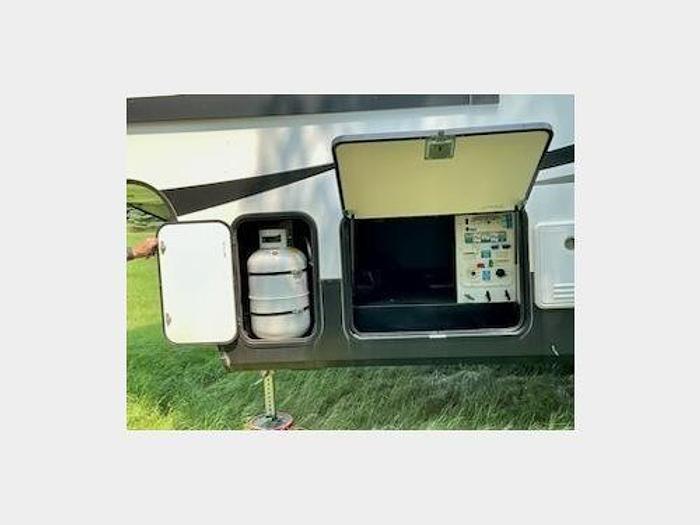 Used 2022 Grand Design Reflection 311BHS