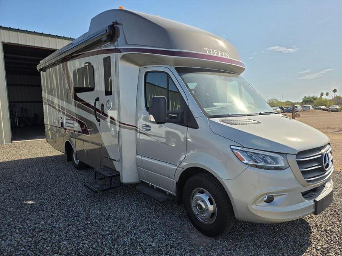 Used 2024 Tiffin Wayfarer 25RW