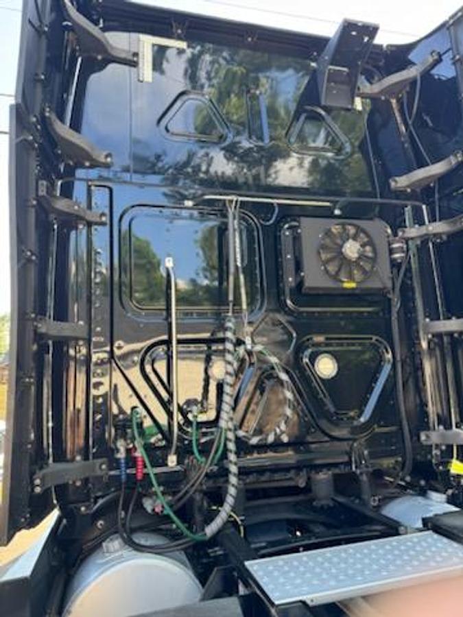 Used 2020 Freightliner Cascadia 125