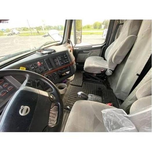 Used 2009 Volvo VNL64