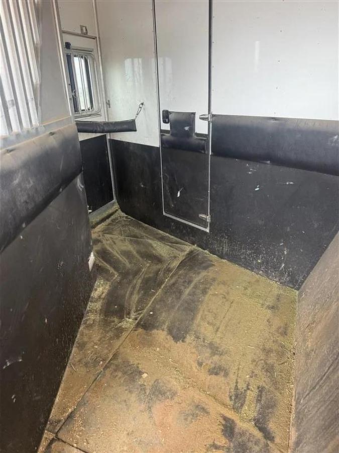 Used 2006 Sundowner 8018 3 Horse