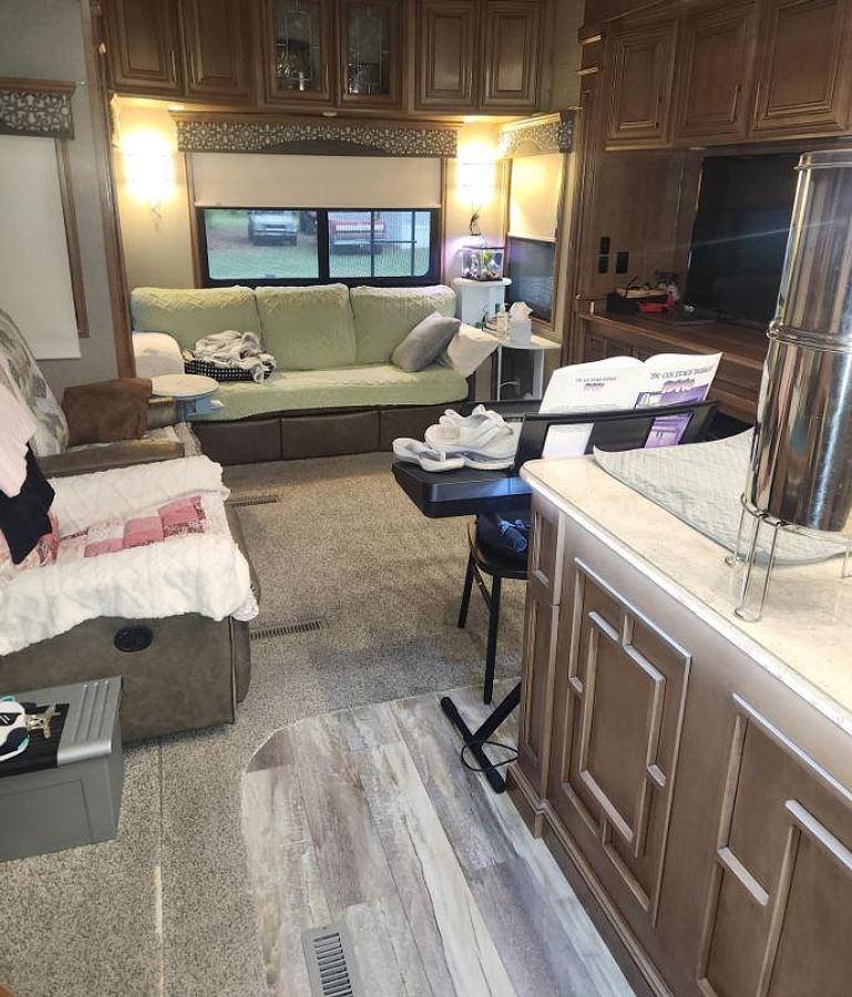 Used 2019 DRV MOBILE SUITES 44 HOUSTON Fifth Wheel
