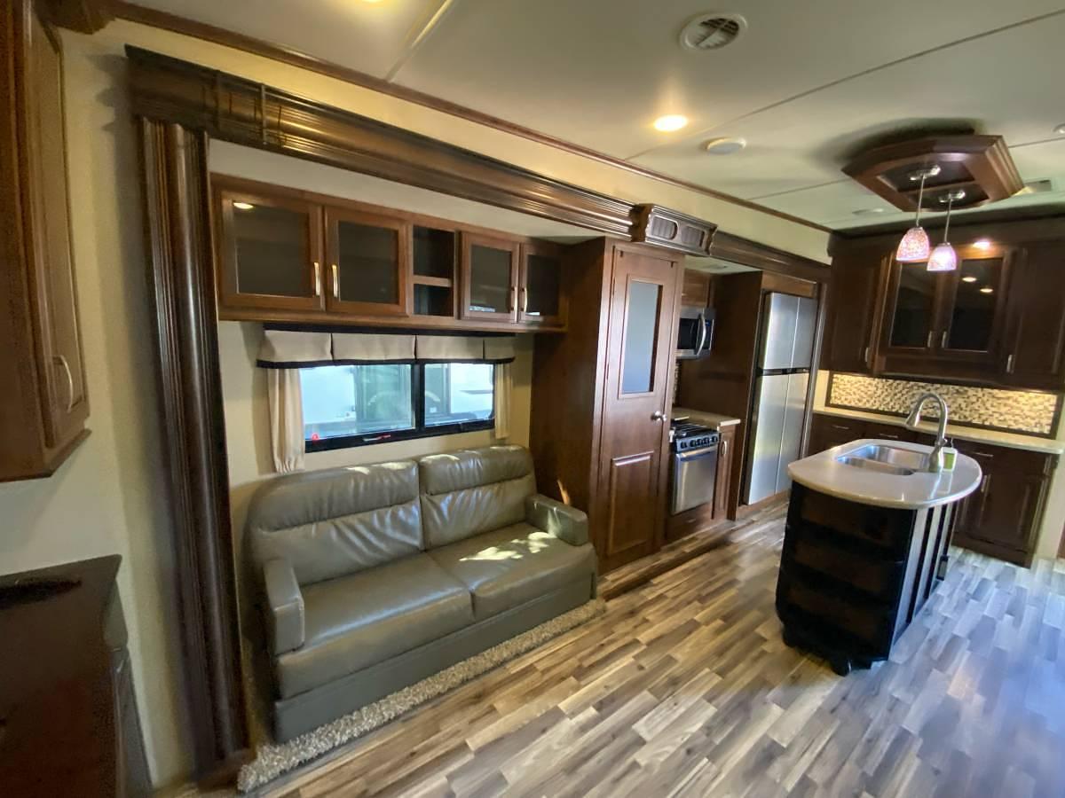 Used 2015 Solitude 5