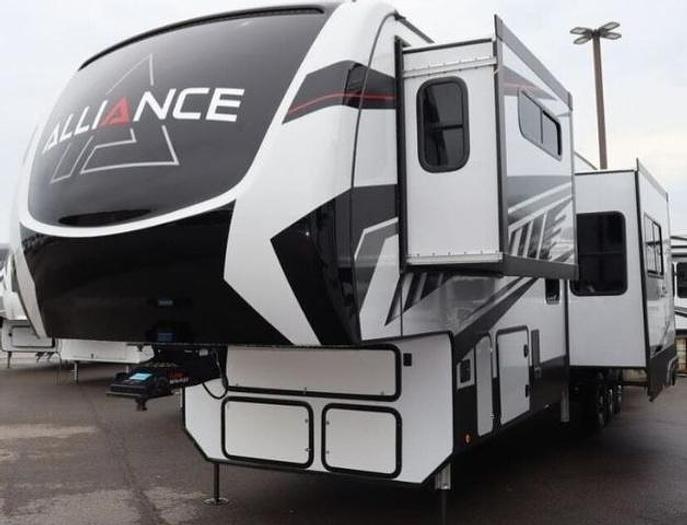 Used 2022 Alliance RV Valor 40V13