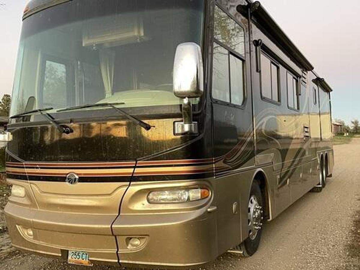 Used 2007 Monaco Camelot 42PDQ Class A Motorhome