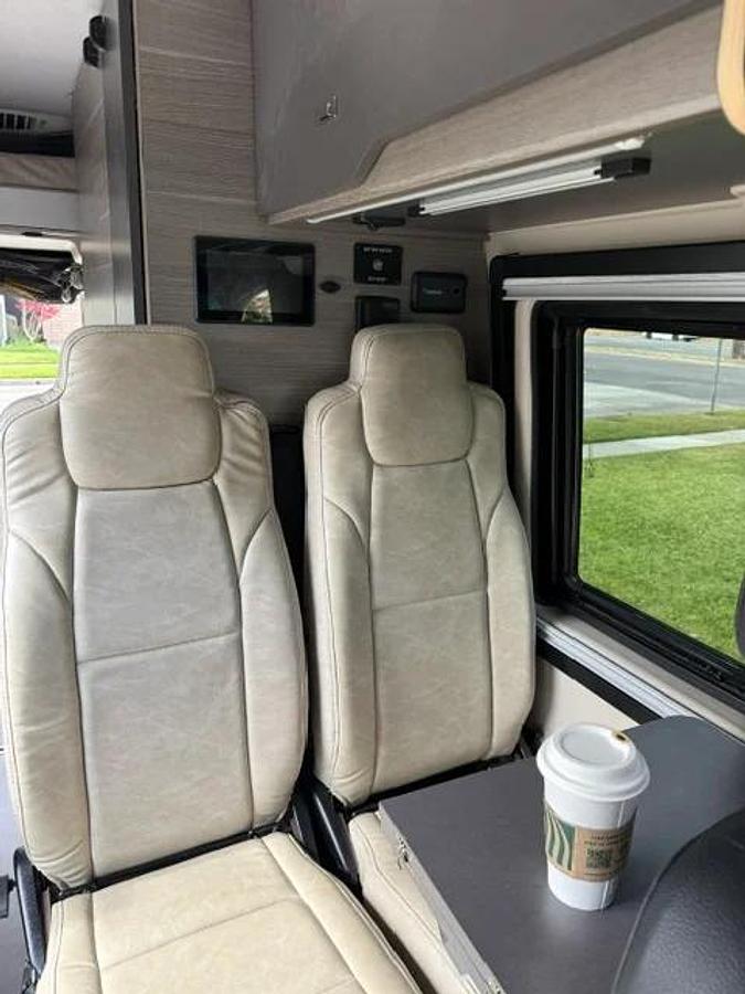 Used 2022 Entegra Launch 19y