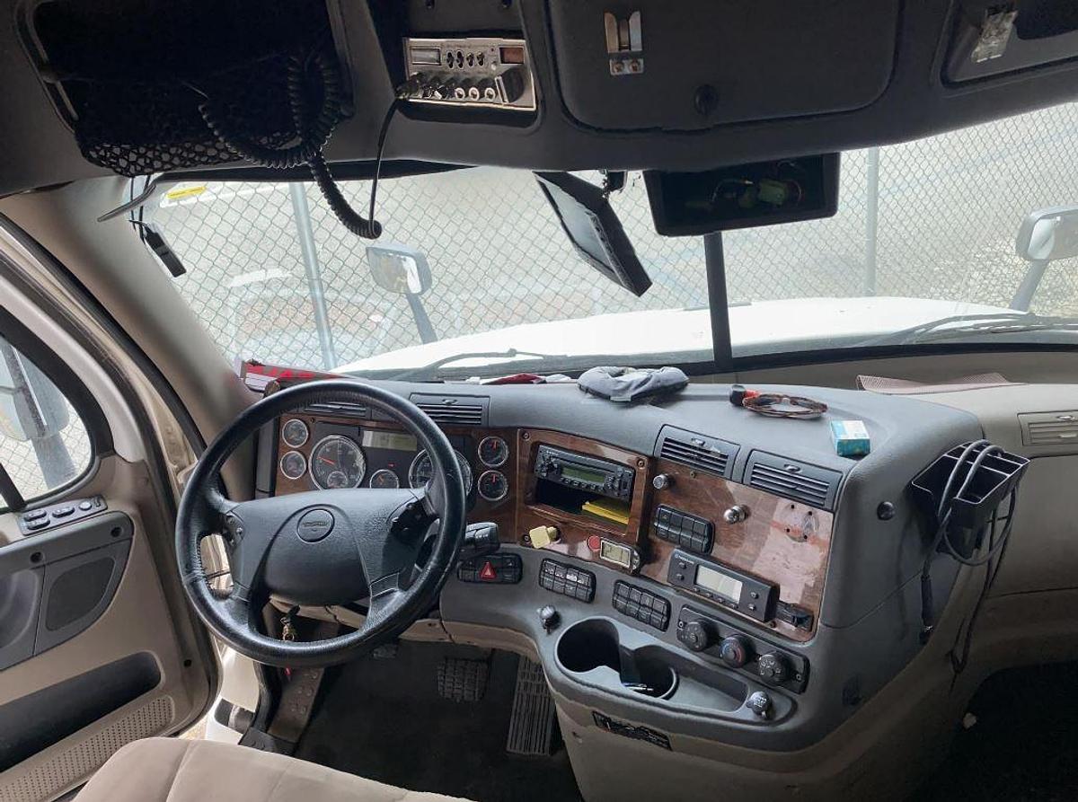 Used 2014 FREIGHTLINER CASCADIA 113