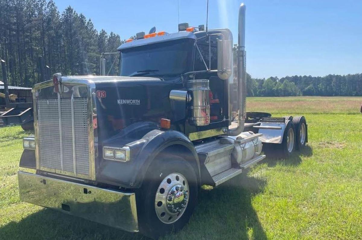 Used 2018 Kenworth W900