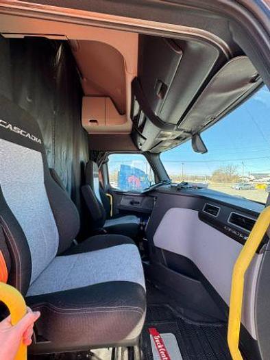 Used 2020 Freightliner CASCADIA 126