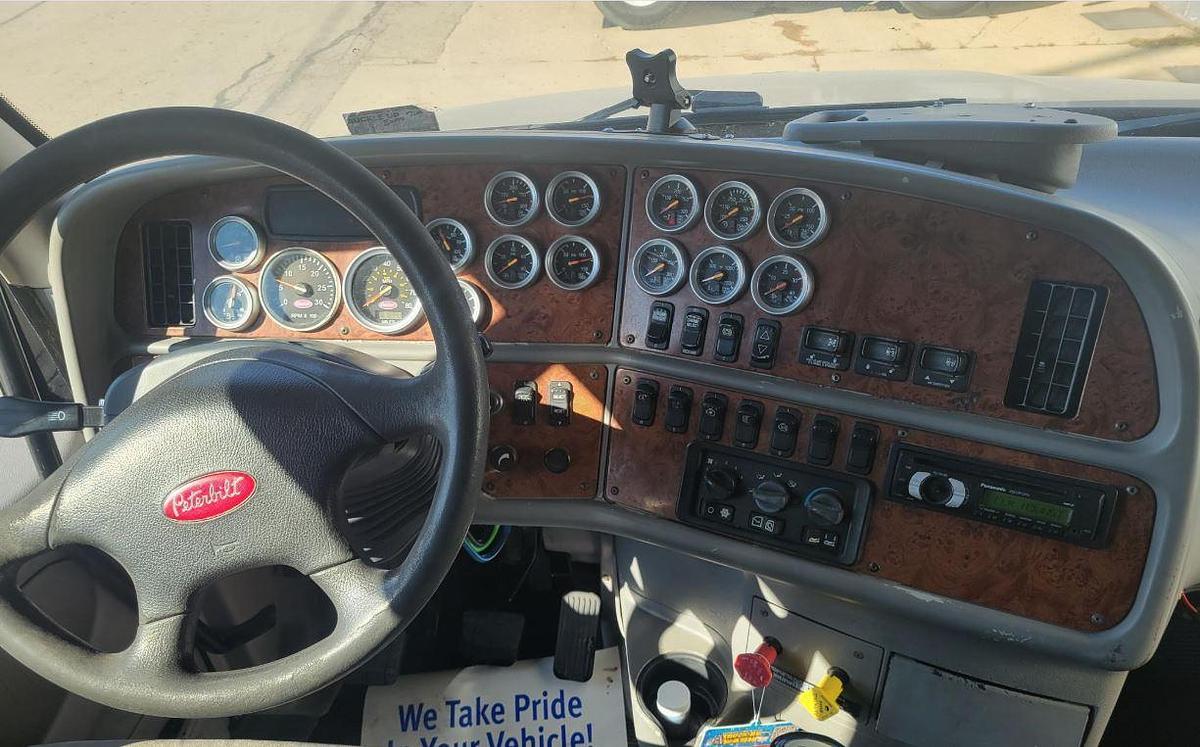 Used 2005 Peterbilt 387