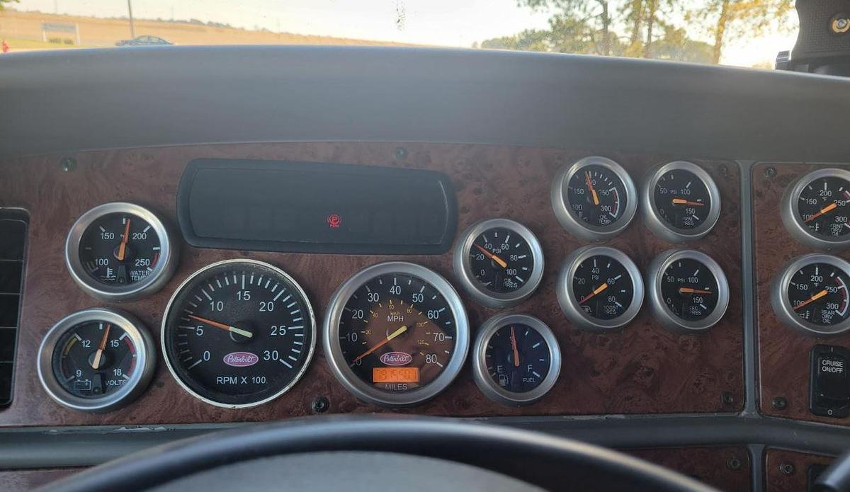 Used 2005 Peterbilt 387